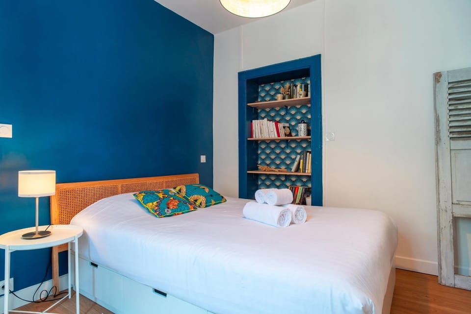 Photo of the whole room, Bedroom