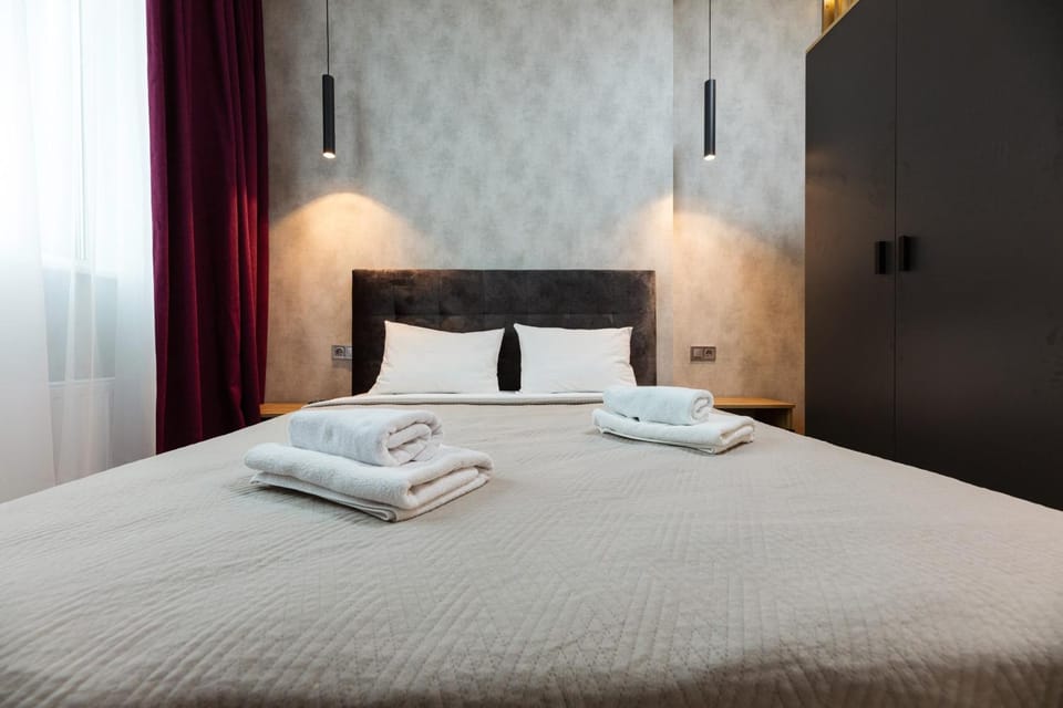 Bed, Photo of the whole room, Bedroom, towels