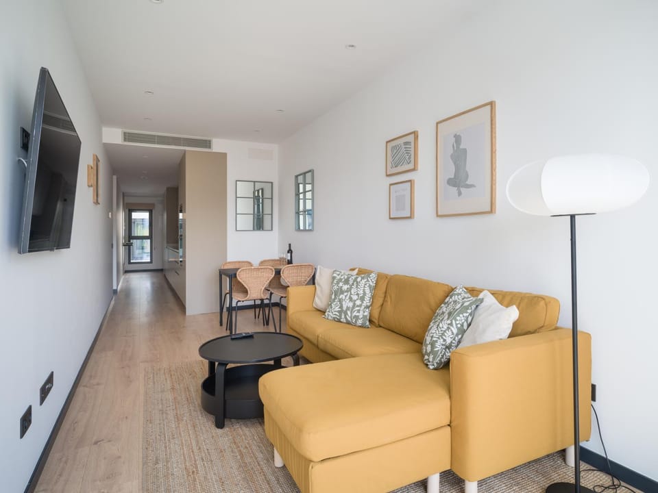 TV and multimedia, Living room, Dining area, air conditioner