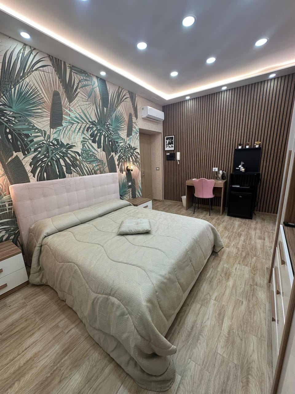 Home Two Souls Apartment in Naples