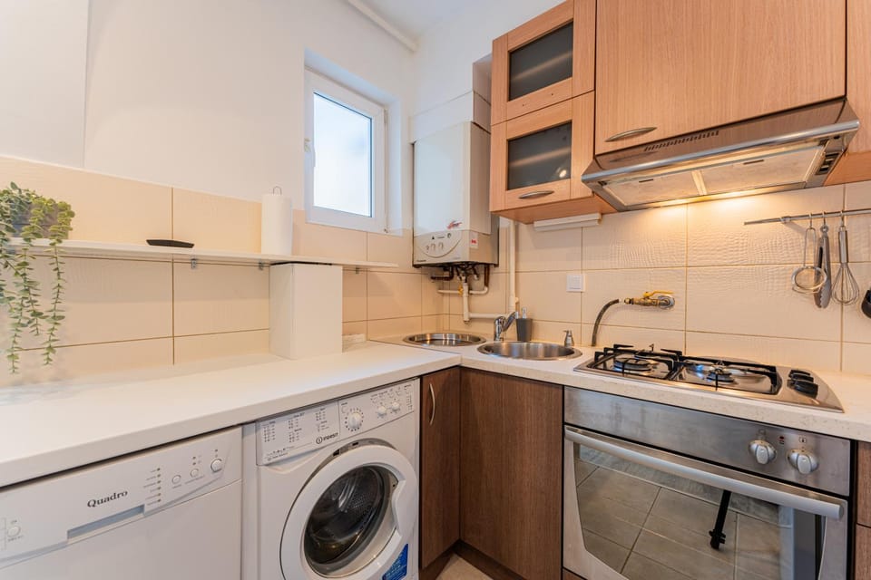 Kitchen or kitchenette, oven, stove, washing machine, dryer