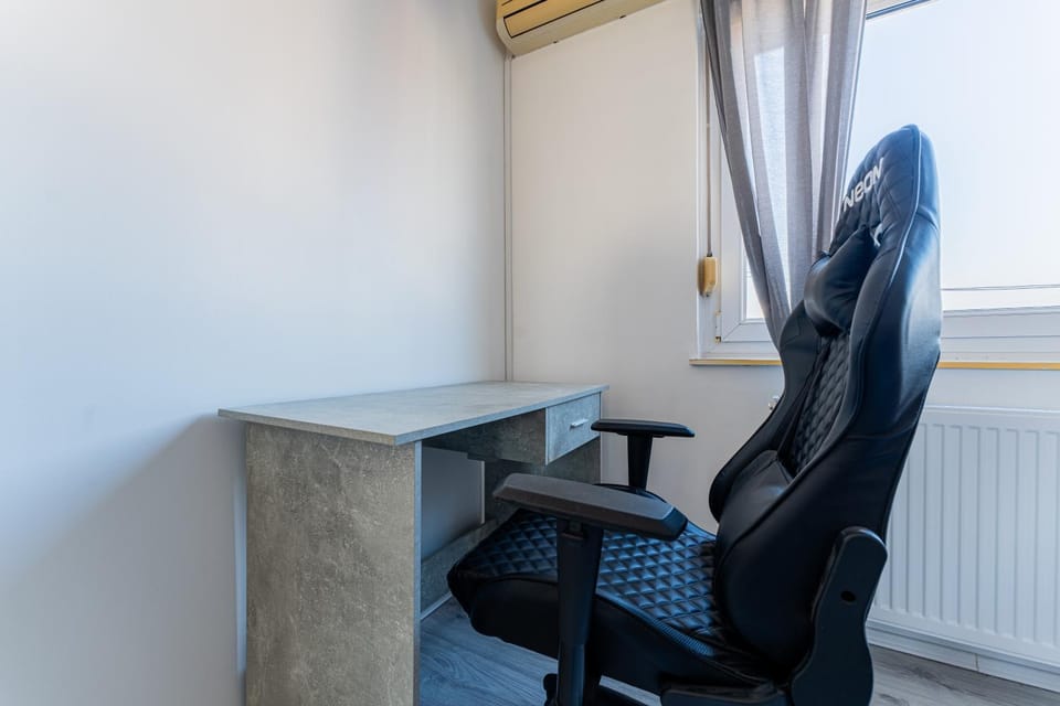 View (from property/room), Living room, Photo of the whole room, Seating area, Bedroom