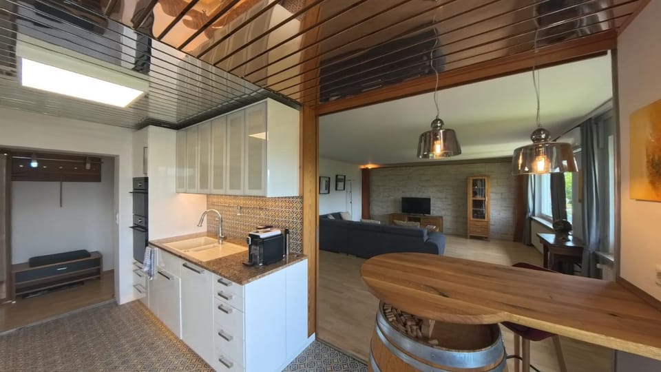 TV and multimedia, Kitchen or kitchenette, Living room, Seating area, Dining area