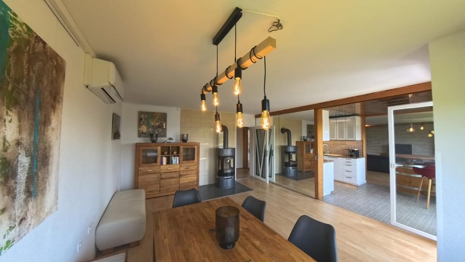 Seating area, air conditioner