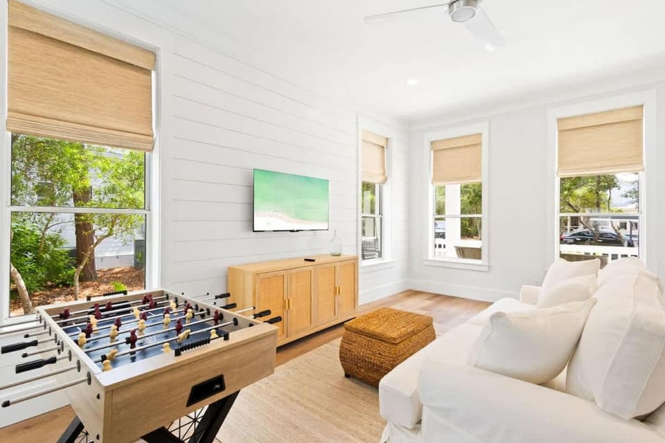 Pearly White By Stay on 30a, Golf Cart, Private Pool, Bikes House in Seacrest