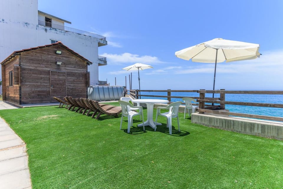 Garden, View (from property/room), Balcony/Terrace, Seating area, Dining area, Sea view, sunbed