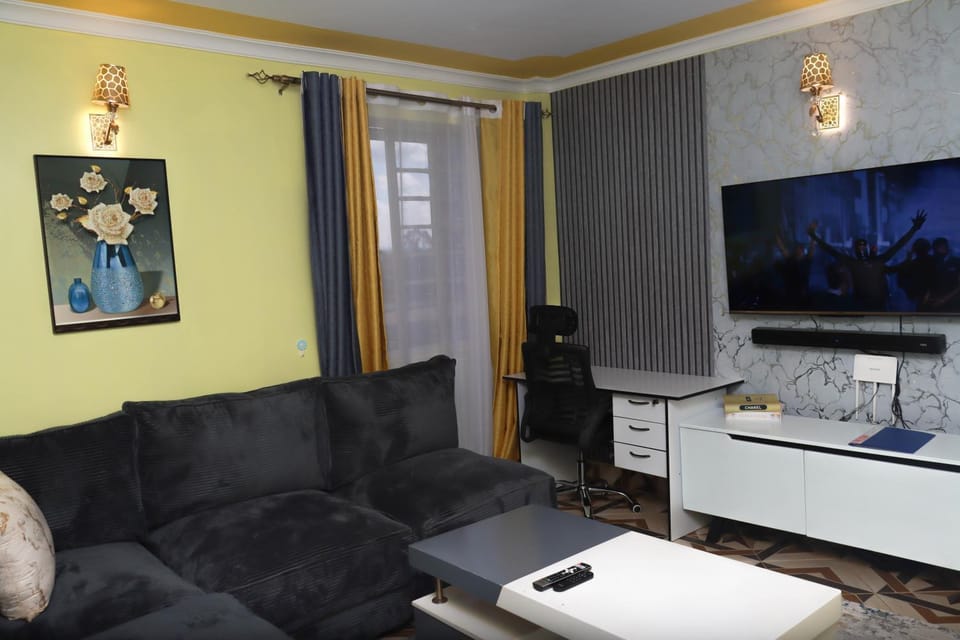 Communal lounge/ TV room, TV and multimedia, Living room, Seating area, Evening entertainment