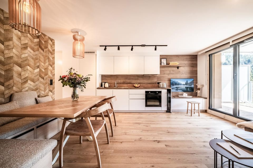 Kitchen or kitchenette, Living room, Seating area, Dining area, oven, stove