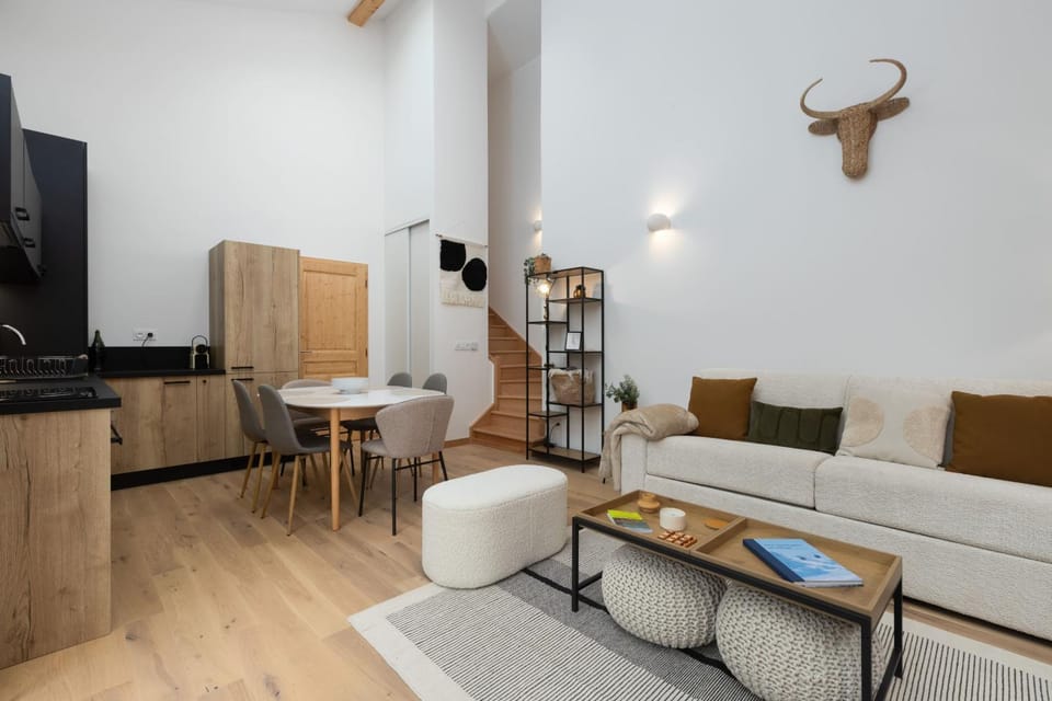 Communal lounge/ TV room, Living room