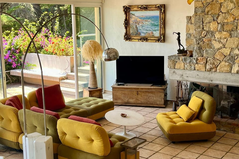 Villa 5 rooms with pool near the sea House in Hyères