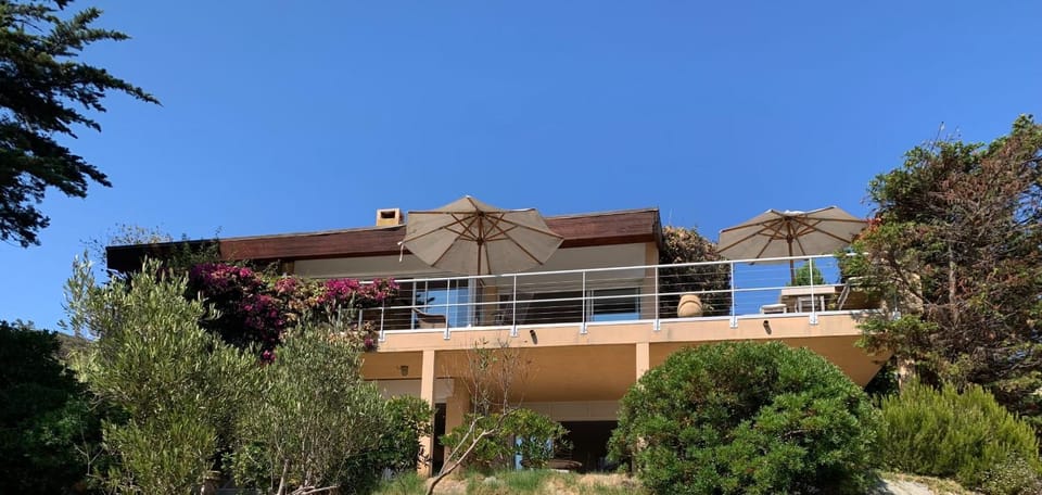 Villa 5 rooms with pool near the sea House in Hyères