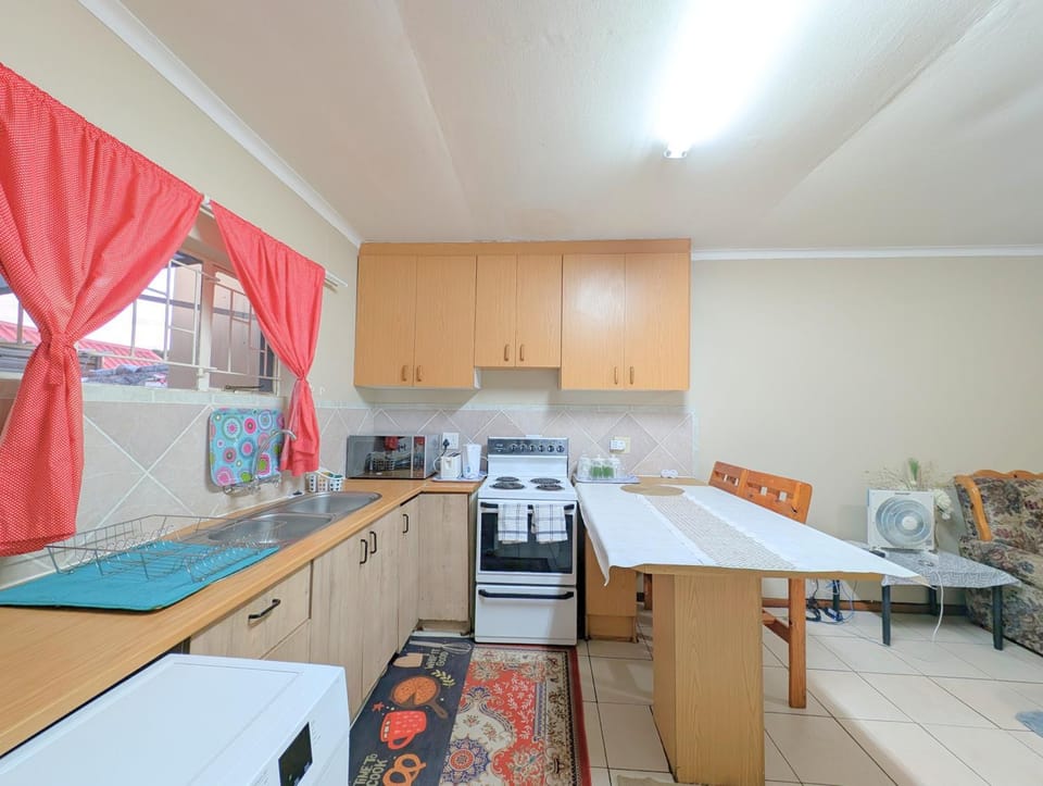 Kitchen or kitchenette, Dining area, oven, stove, toaster