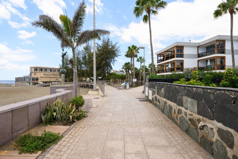Property building, Natural landscape, Sea view, Street view