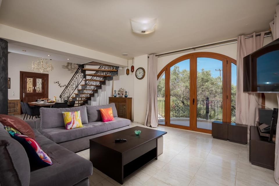 Communal lounge/ TV room, TV and multimedia, Living room, Seating area