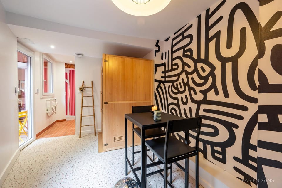 Sauna, Dining area