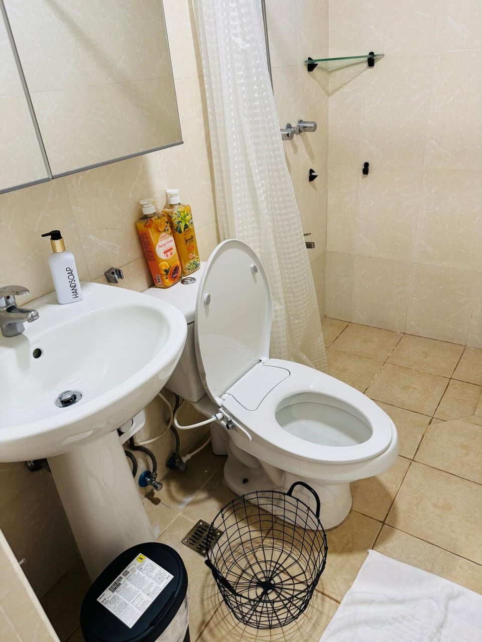 Avant at the Fort BGC with King Bed and Motorized Curtains & 65 in TV Apartment in Makati