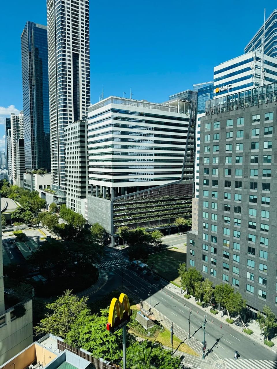Avant at the Fort BGC with King Bed and Motorized Curtains & 65 in TV Apartment in Makati