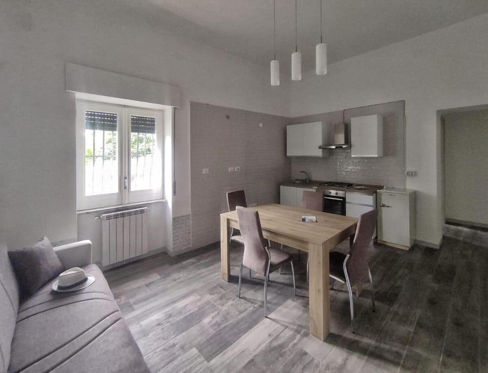 Living room, Dining area, stove