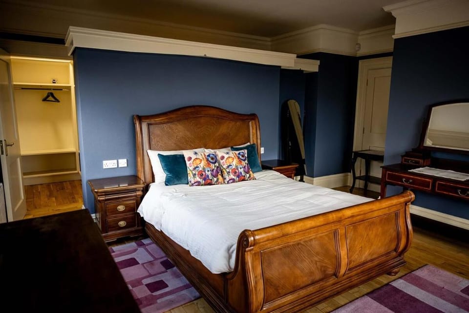 Bed, Photo of the whole room, Bedroom, wardrobe