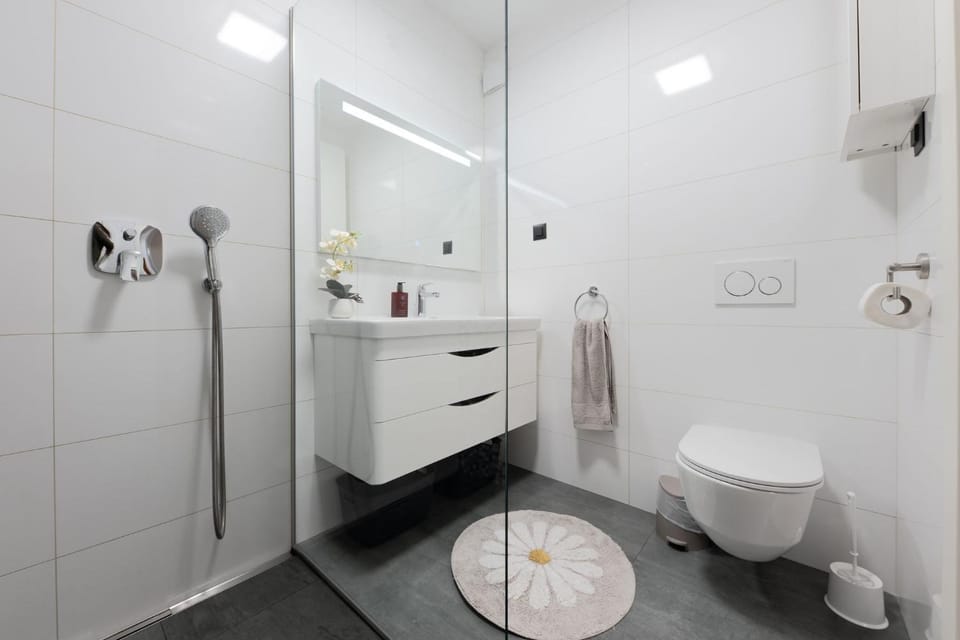Shower, Toilet, Bathroom