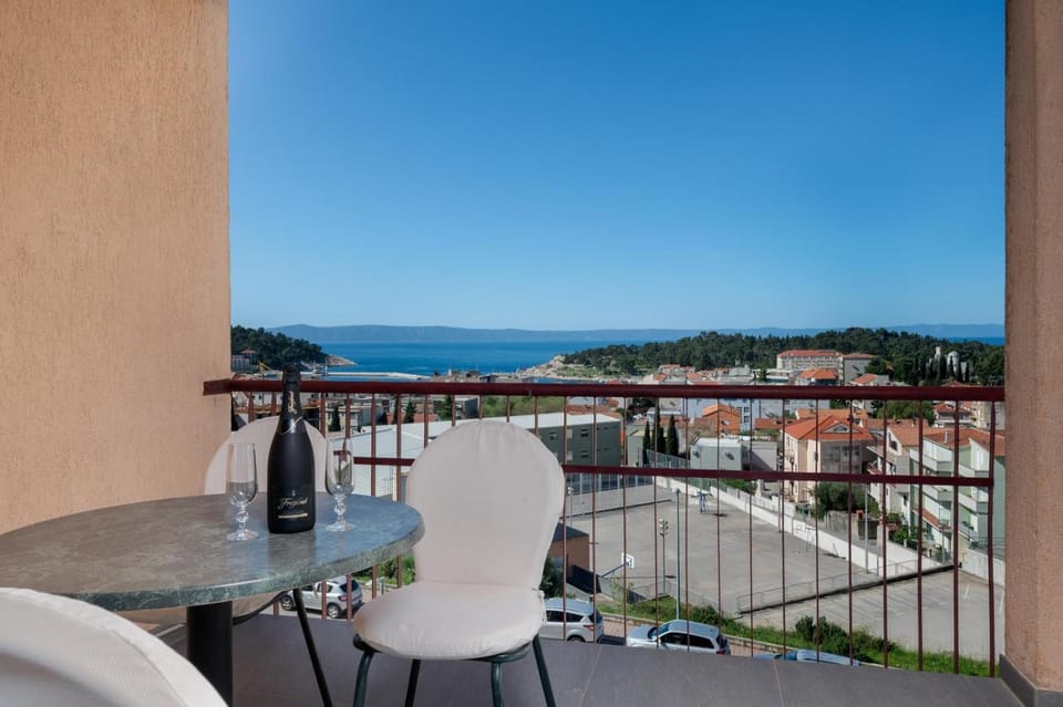 Property building, Day, Balcony/Terrace, Sea view