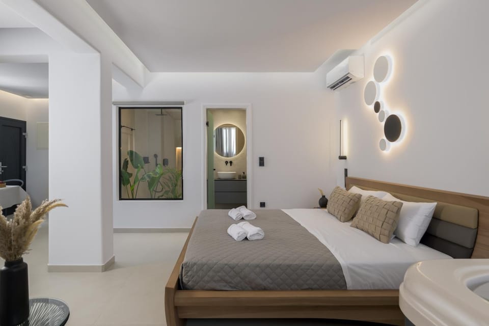 Bed, Photo of the whole room, Bedroom, towels, air conditioner