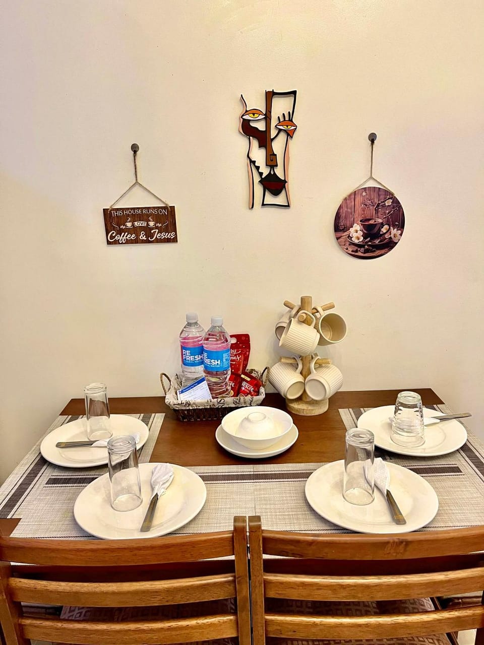 Food and drinks, Dining area, Food