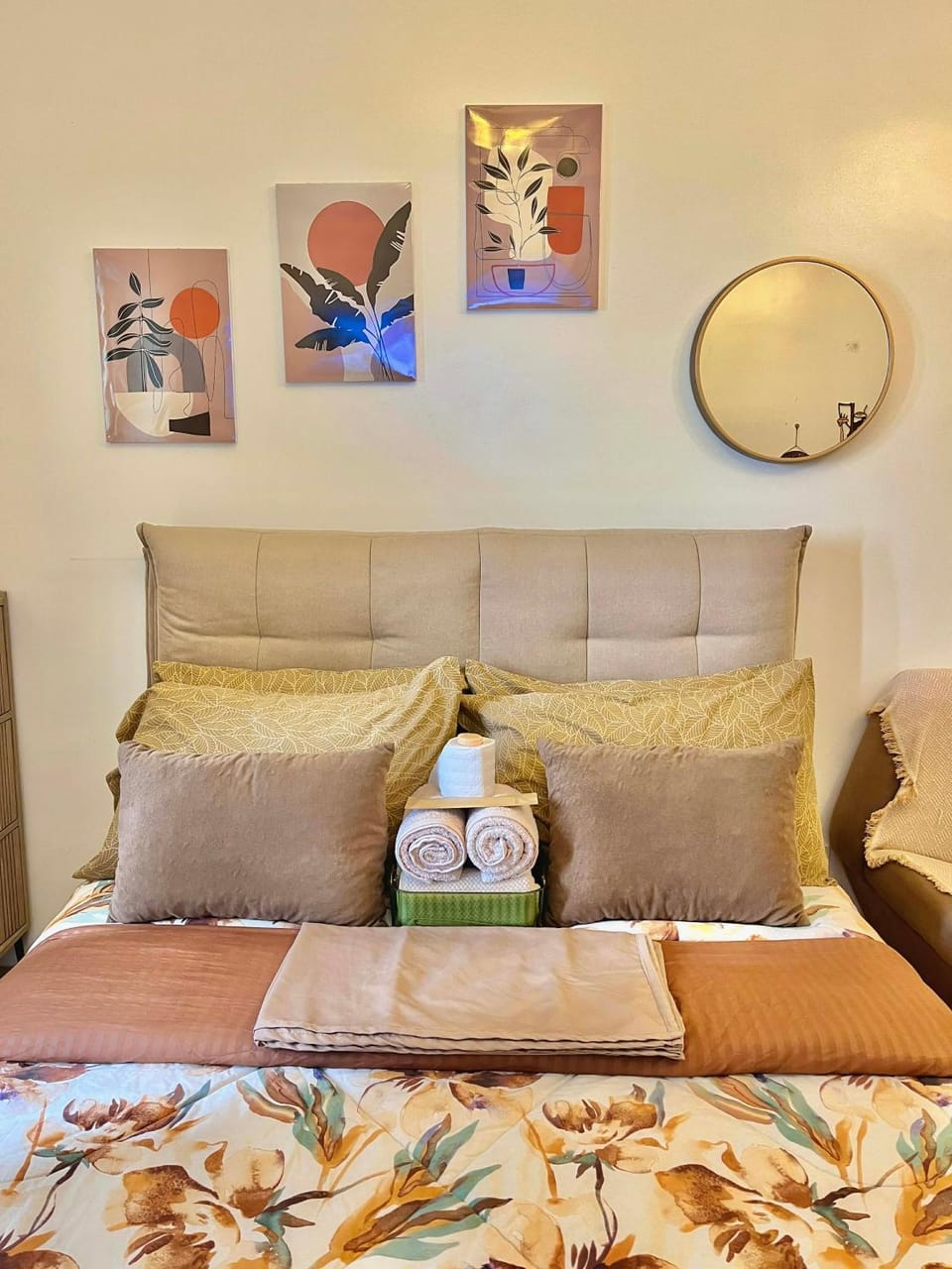 Bed, Living room, Bedroom