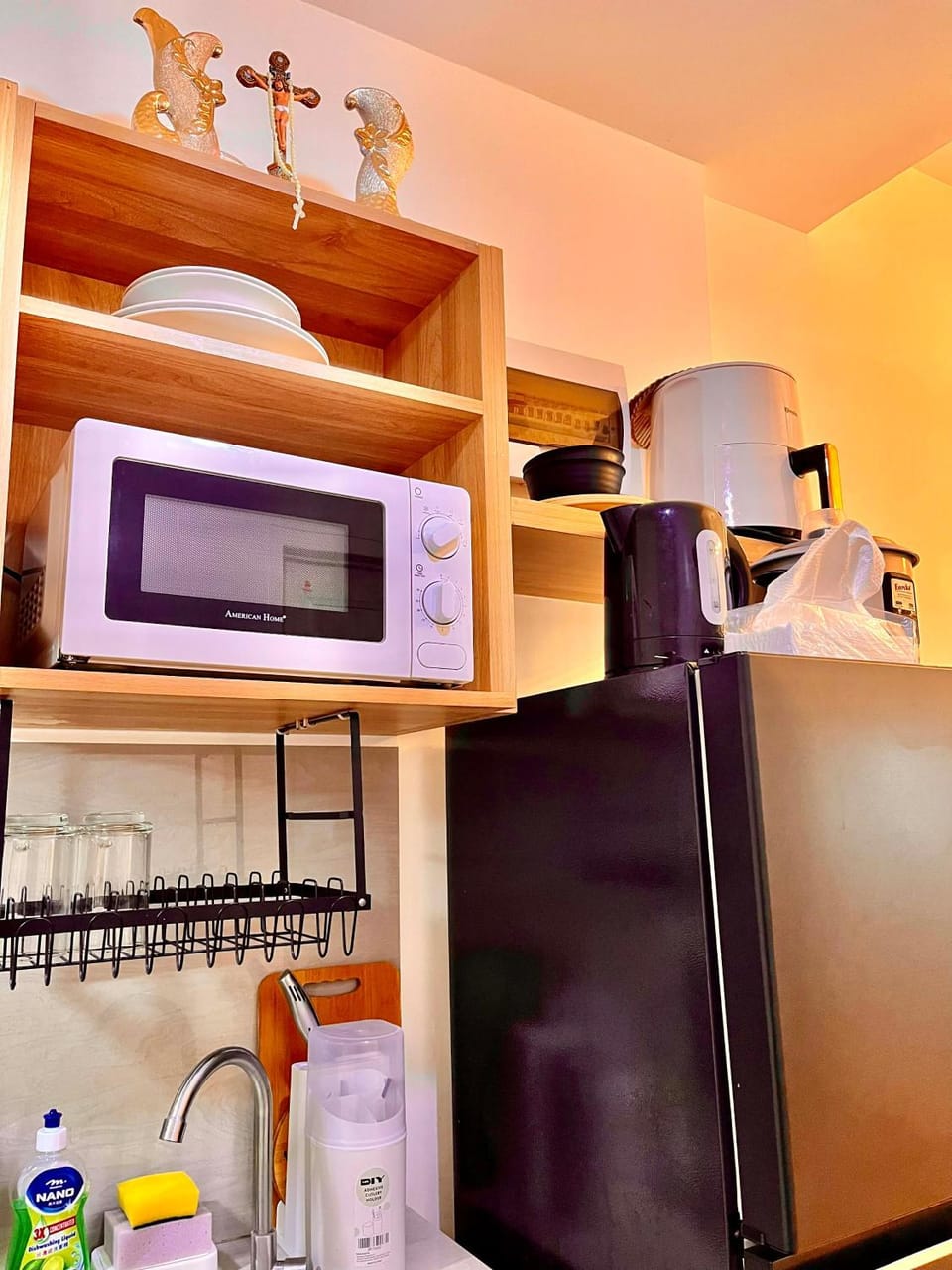 Coffee/tea facilities, Kitchen or kitchenette, oven, stove