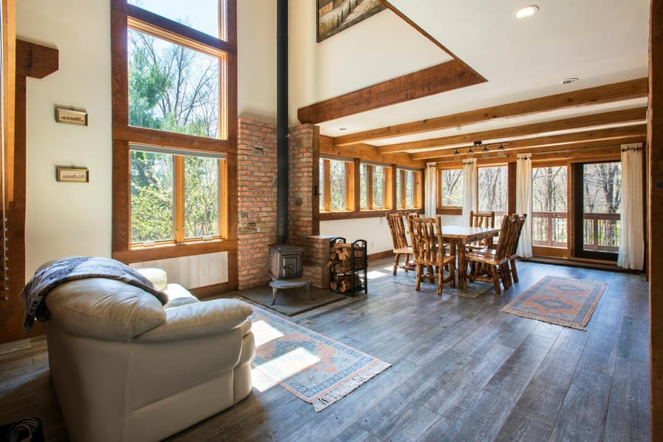 Living room, Dining area, fireplace
