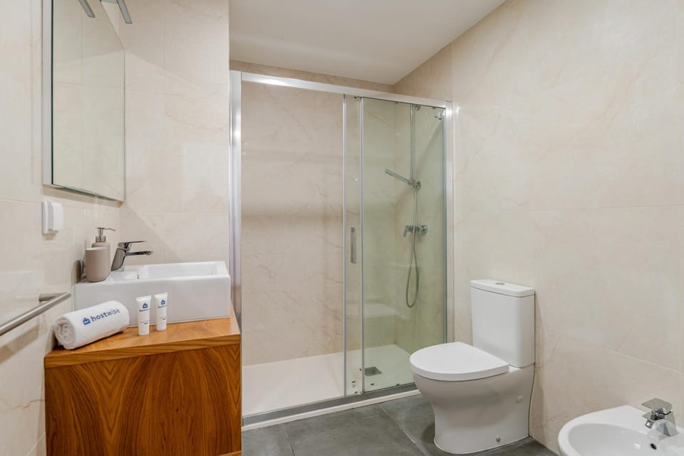 Shower, Bathroom, towels