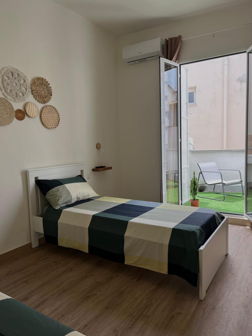 Bed, Bedroom, air conditioner
