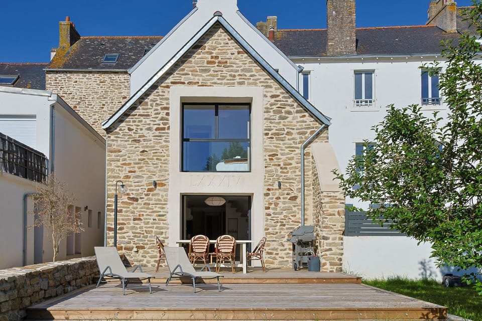 Property building, Patio, Day, Dining area