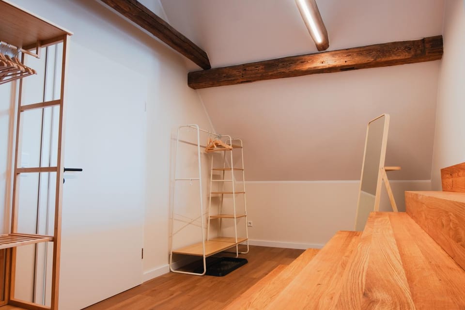 Facade/entrance, wardrobe