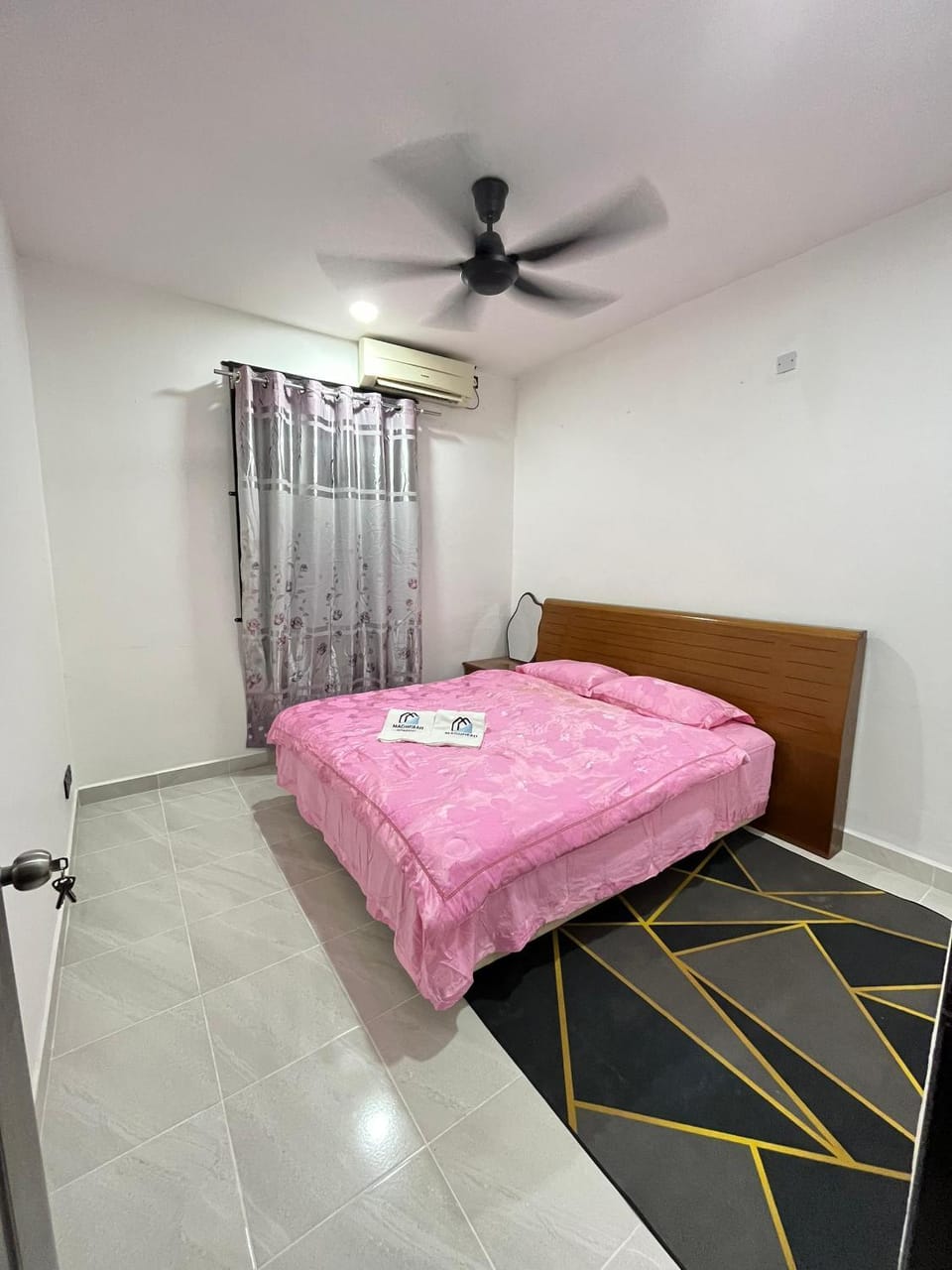 Bed, Bedroom, air conditioner