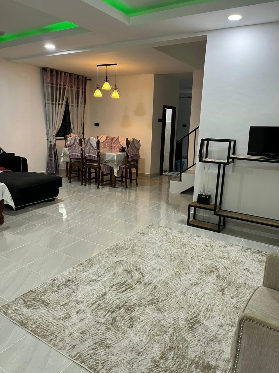 Communal lounge/ TV room, TV and multimedia, Living room, Seating area, Evening entertainment
