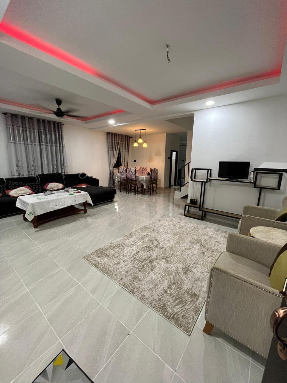 TV and multimedia, Living room, Seating area, Dining area