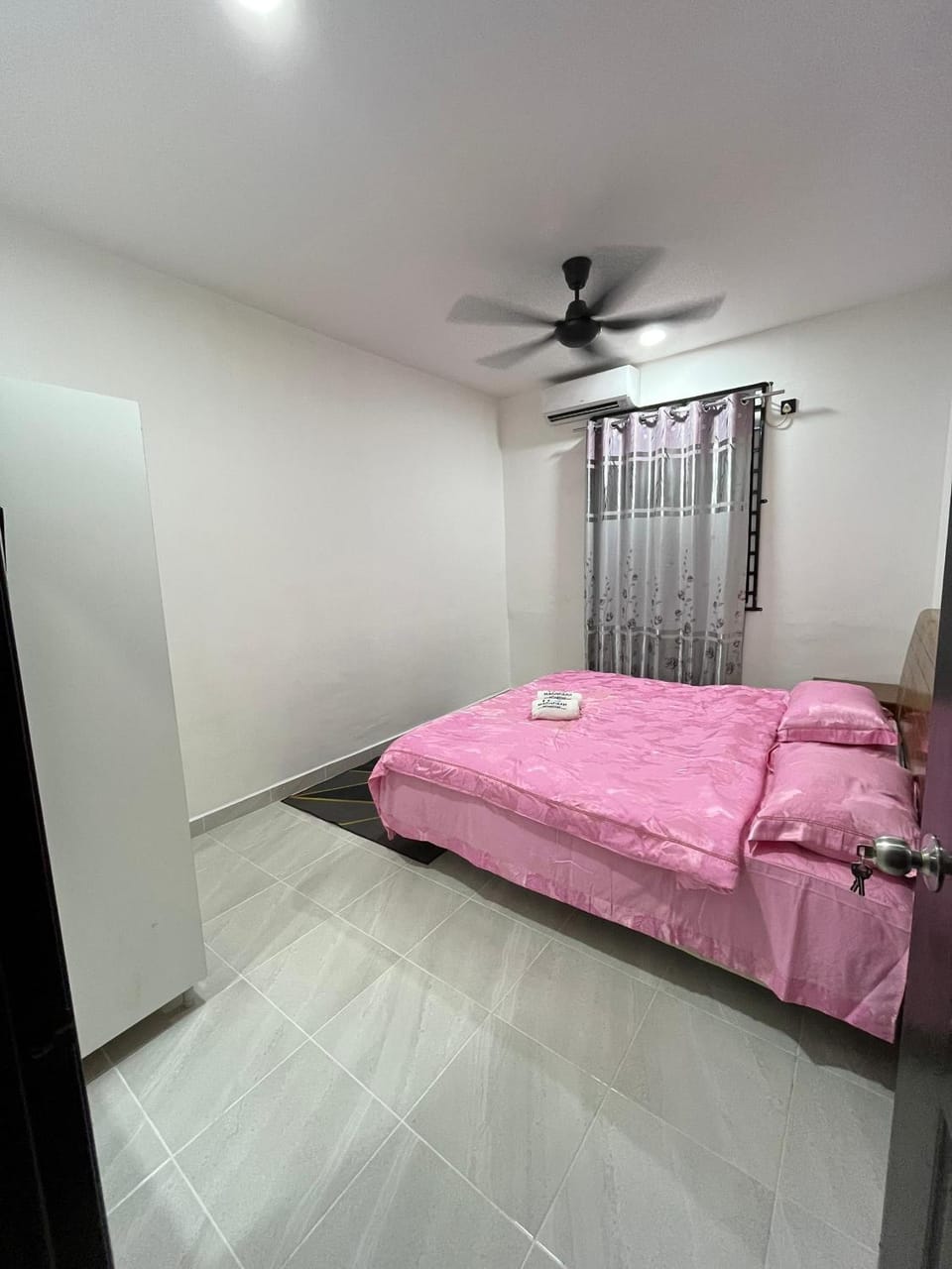 Bed, Bedroom, air conditioner