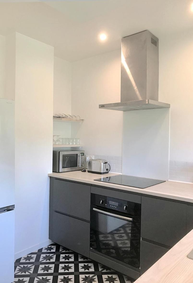 Kitchen or kitchenette, oven, stove