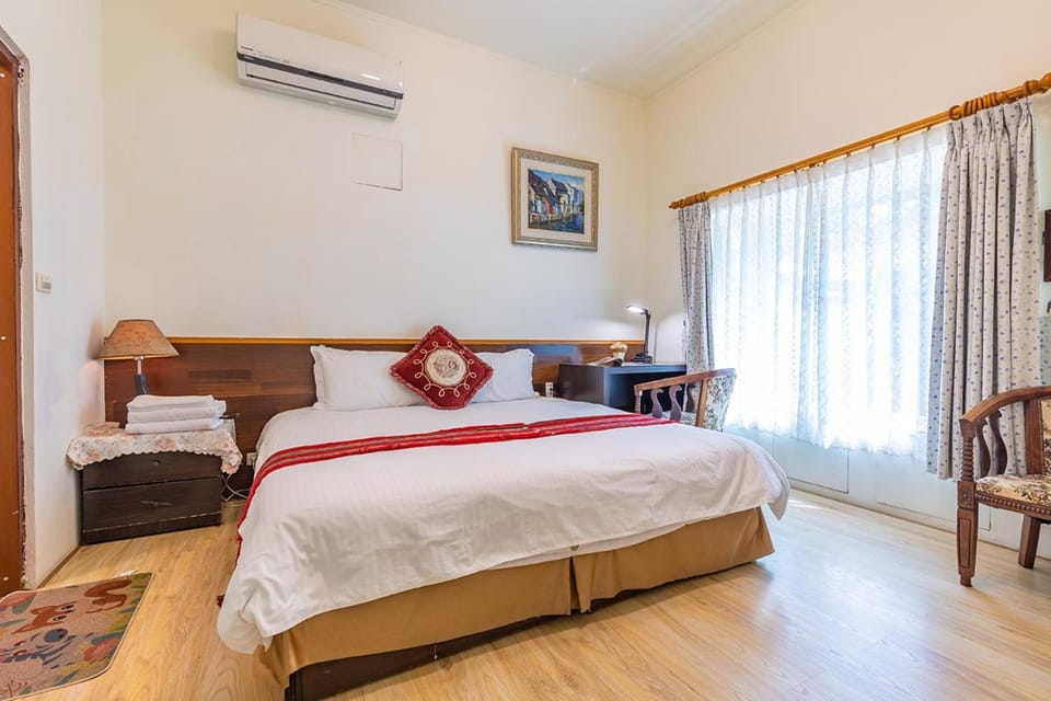Bed, Photo of the whole room, Bedroom, air conditioner