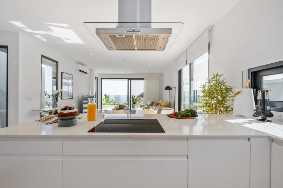 Kitchen or kitchenette, Food and drinks