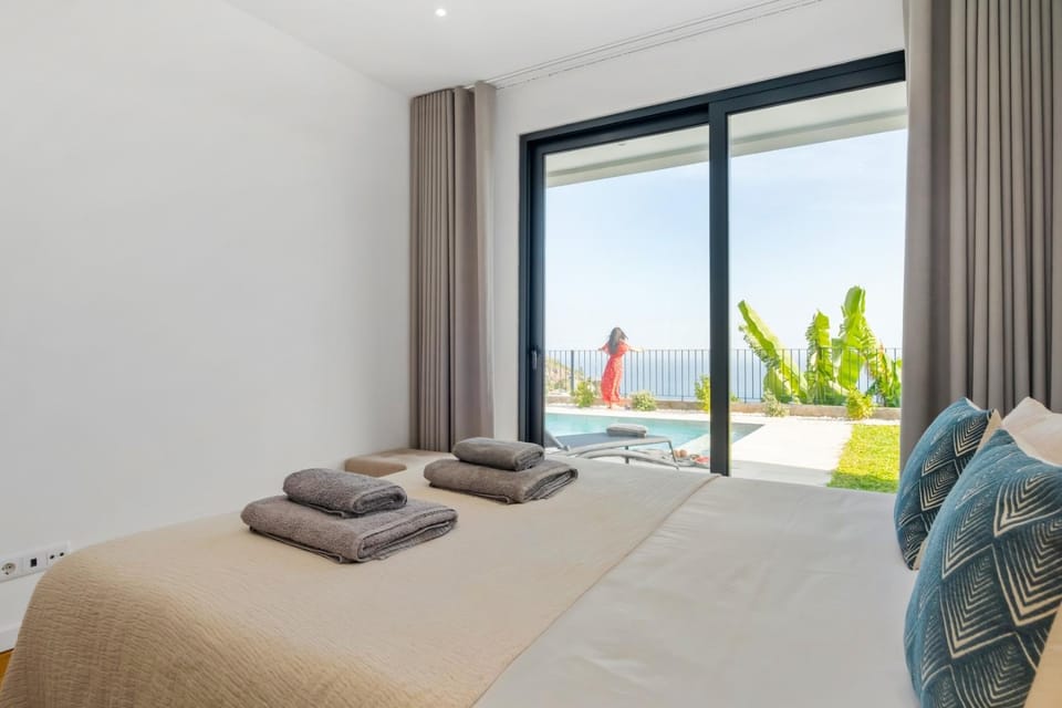 Bed, Bedroom, Pool view, Swimming pool, towels