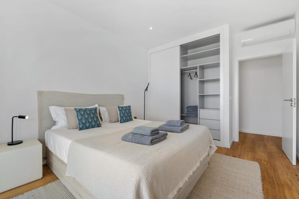Bed, Bedroom, wardrobe