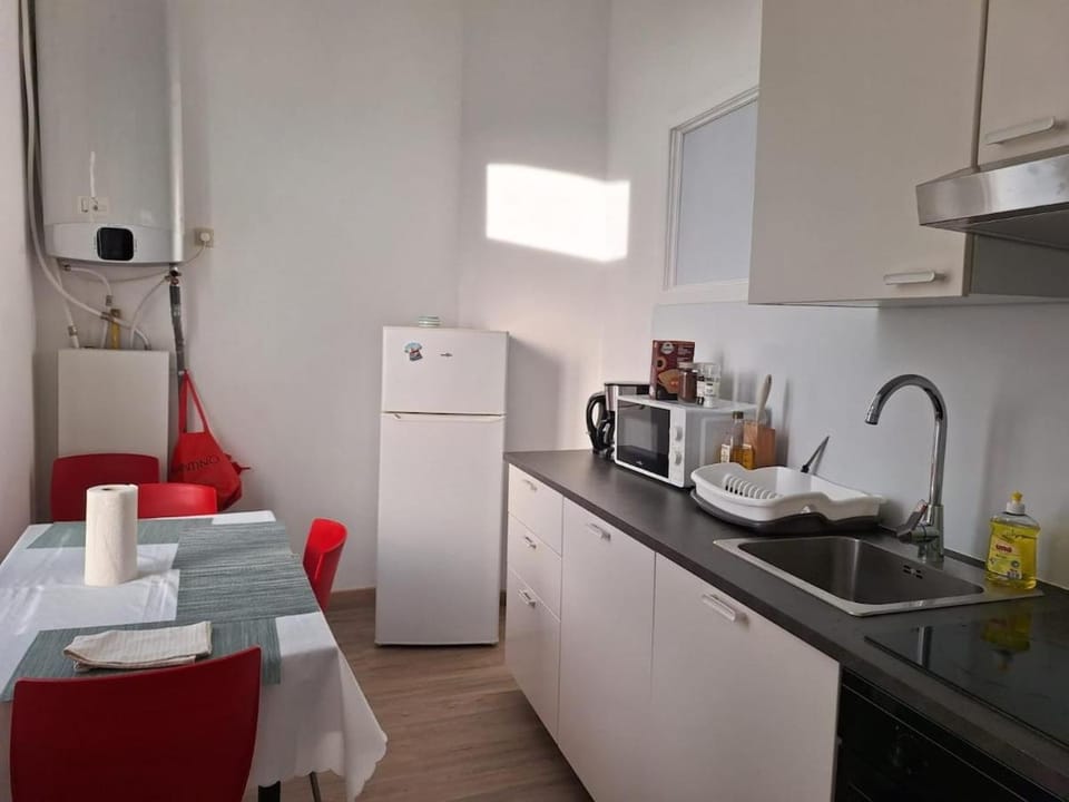 Midi Gateway Apartment in Saint-Gilles