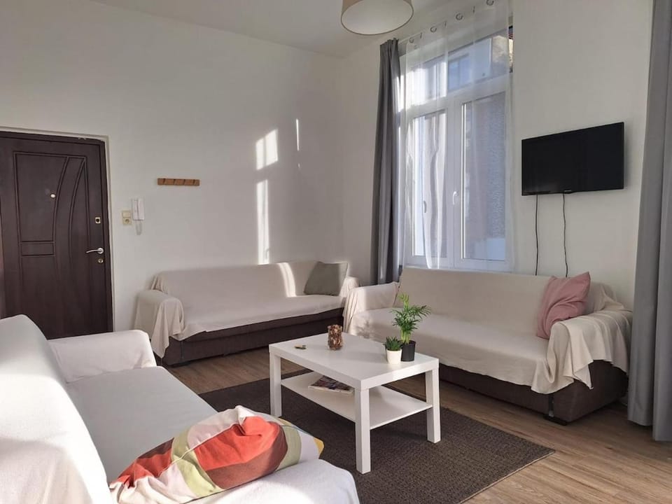 Midi Gateway Apartment in Saint-Gilles