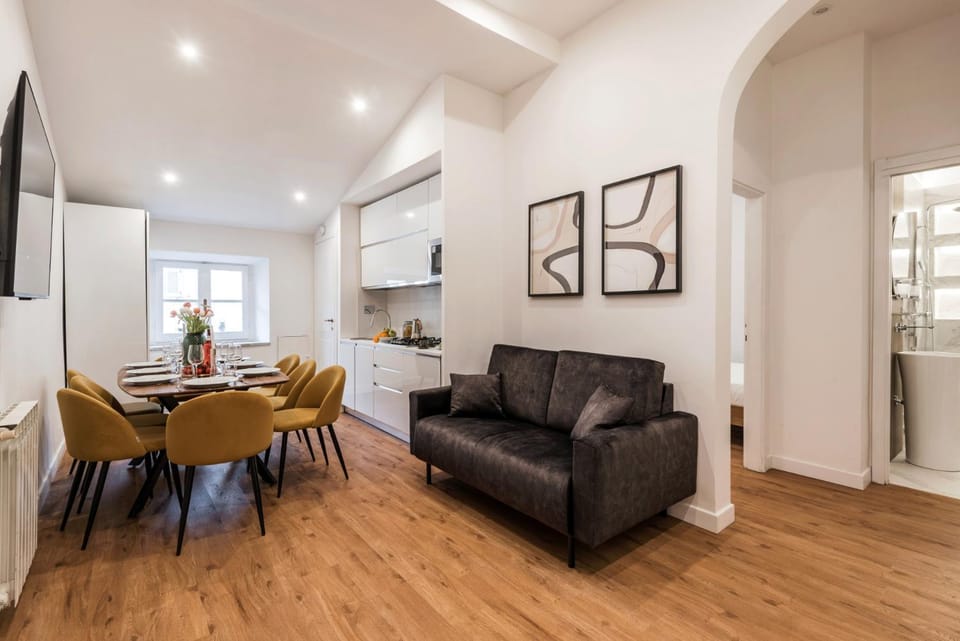 TV and multimedia, Living room, Seating area, Dining area