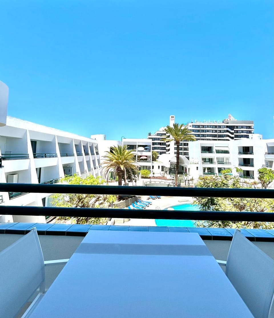 Property building, Balcony/Terrace, Swimming pool