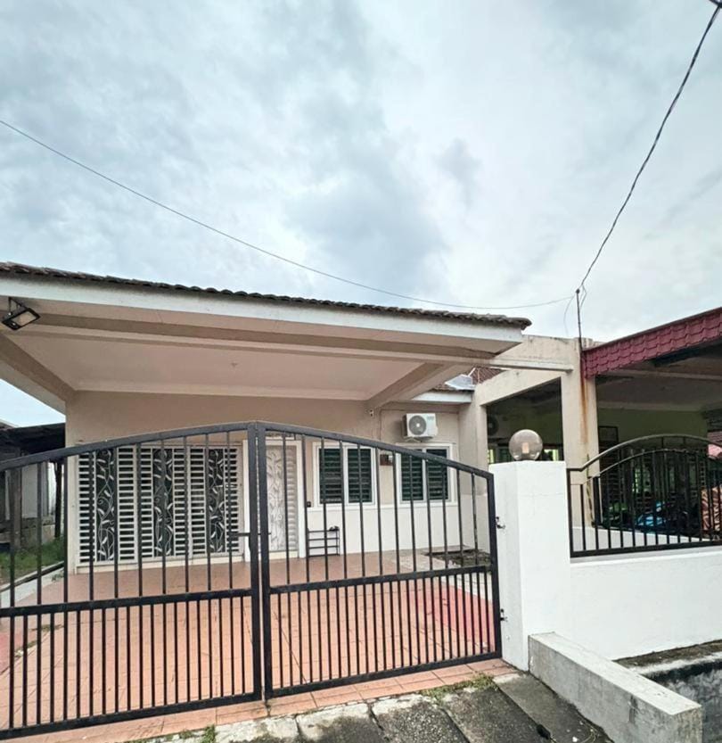 Ummu Homestay 03 House in Perak Tengah District
