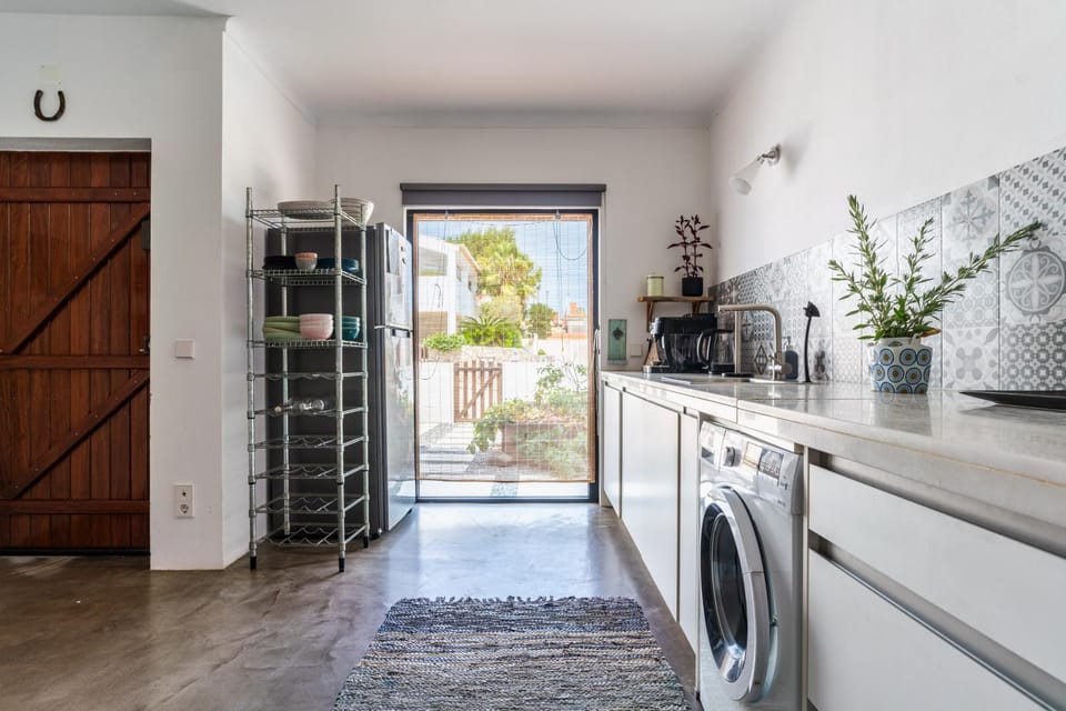 Kitchen or kitchenette, washing machine