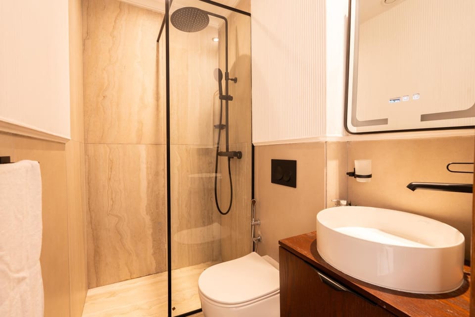 Shower, Toilet, Bathroom, towels